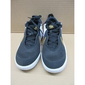 NWT Nike Hustle D 10 Boys Basketball Shoes Black/White/Metallic Gold Size 4.5